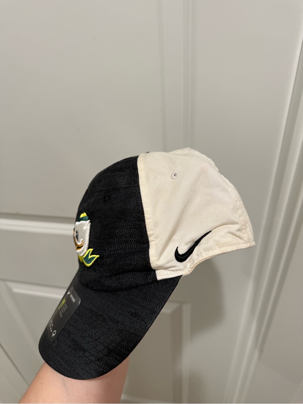 NEW Nike Oregon Ducks Black and Cream Split-Panel Cap